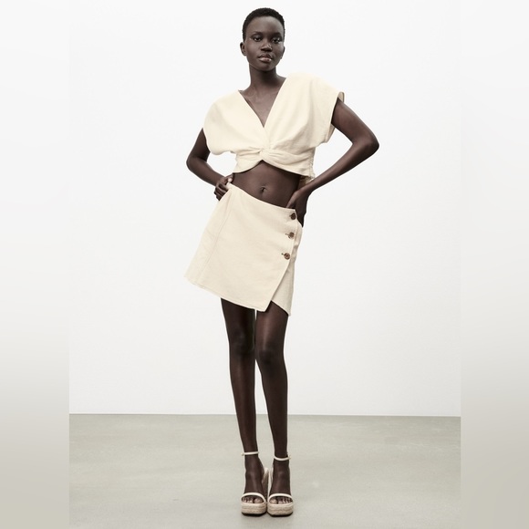 ***HOST PICK!!!*** NWT Zara Contrast Topstitching Mini Skirt - Size large Cream - Picture 8 of 9